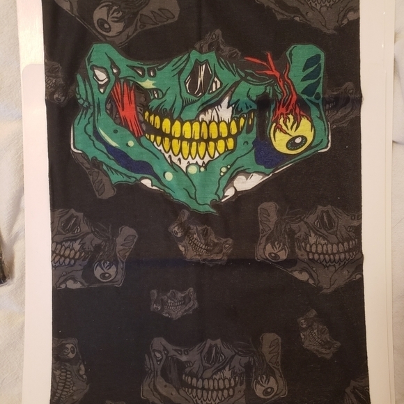 CREEPY green Skull gaiter balaclava bandana mask - Picture 2 of 2